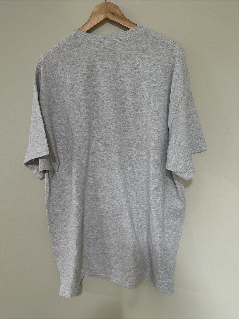 Gildan Cincinnati Reds Graphic Crewneck Tee in Heather Gray - Picture 5 of 6